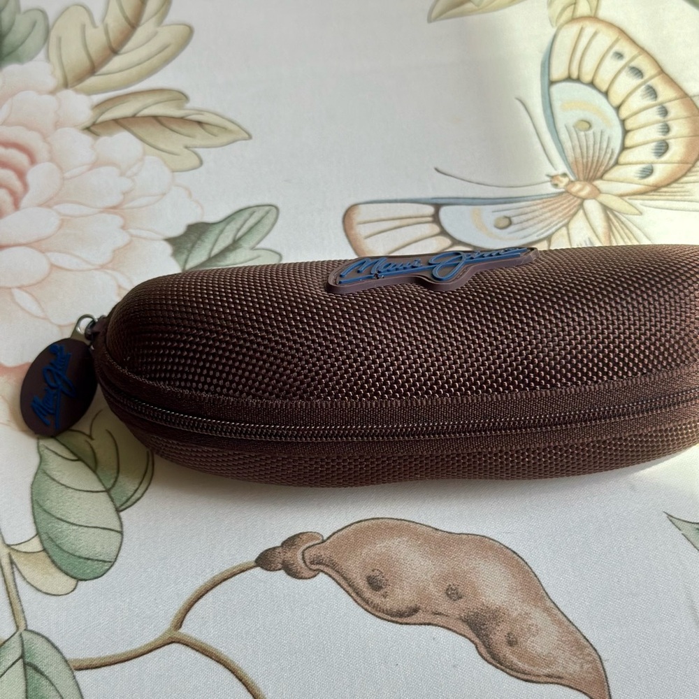 Maui Jim Brown Reinforced Zipper Sunglasses Case with Durable Design - Picture 6 of 10